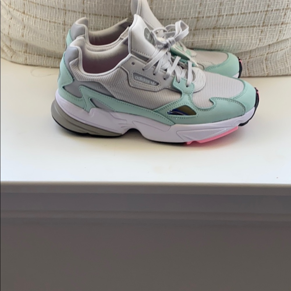 Adidas Falcon tennis shoes - Picture 3 of 8